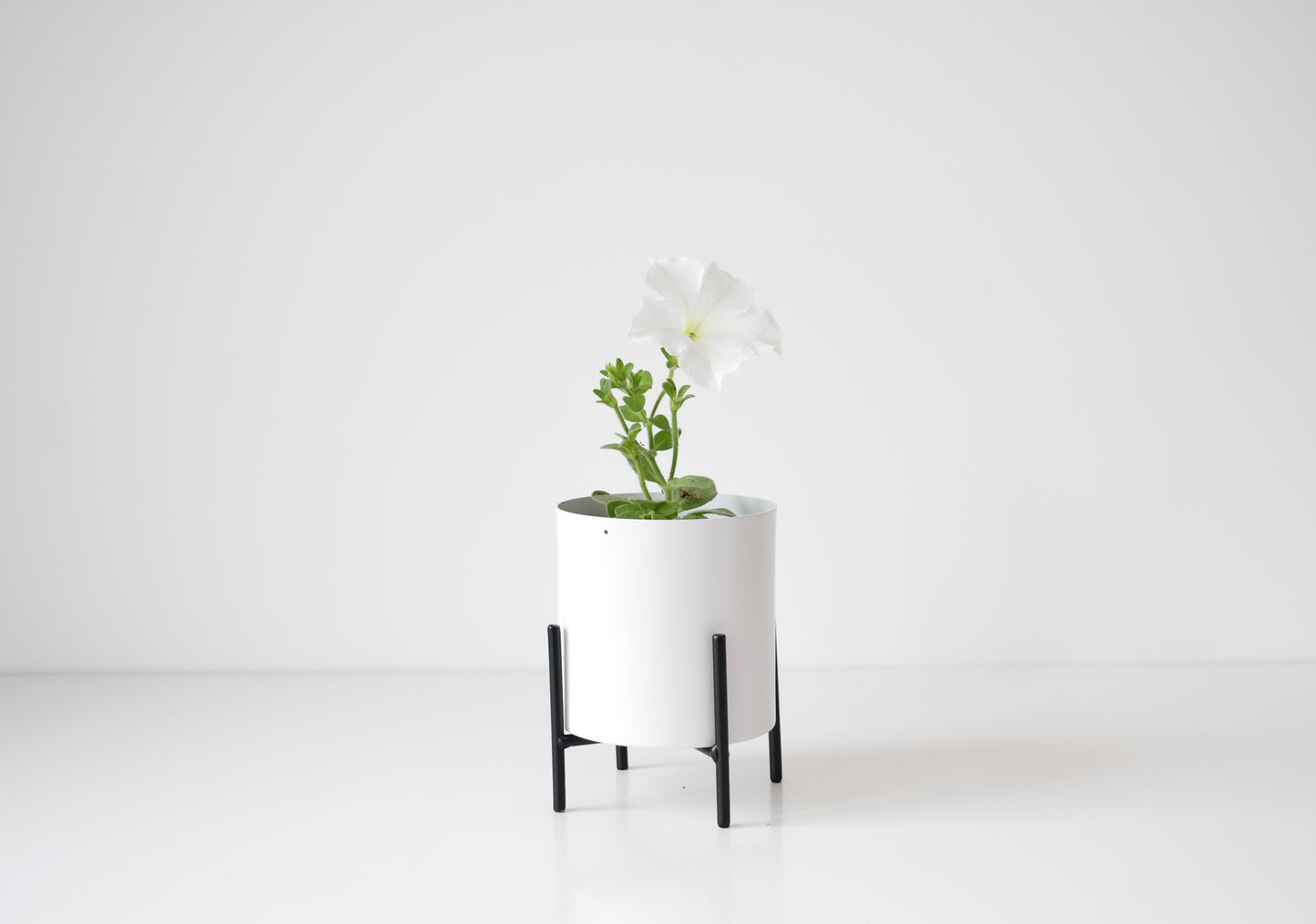 White Metal Planter with Stand