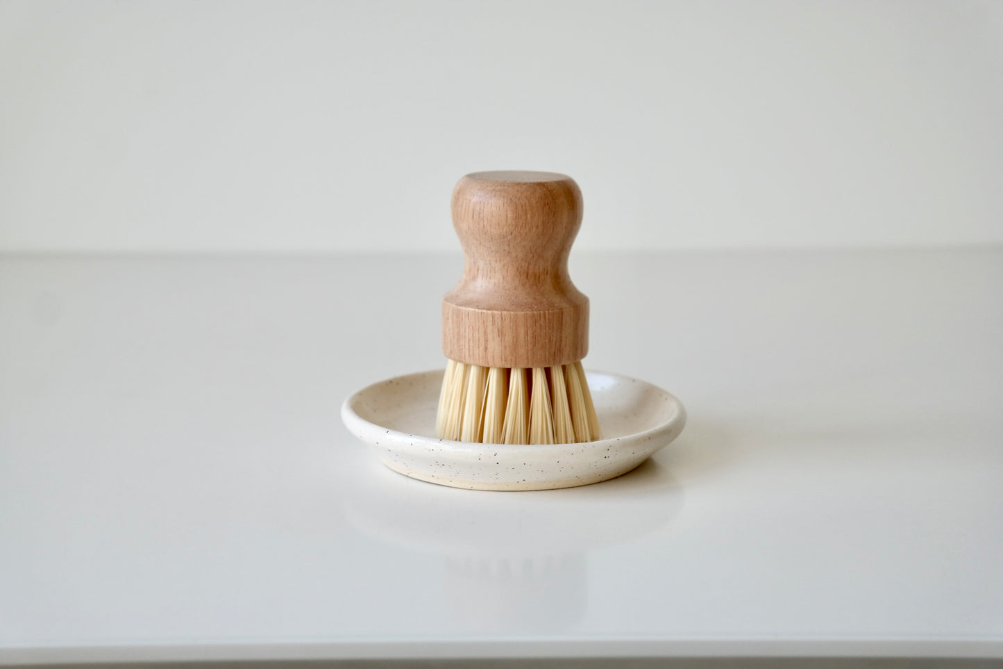 Dish Brush & Ceramic Rest – Speckled White