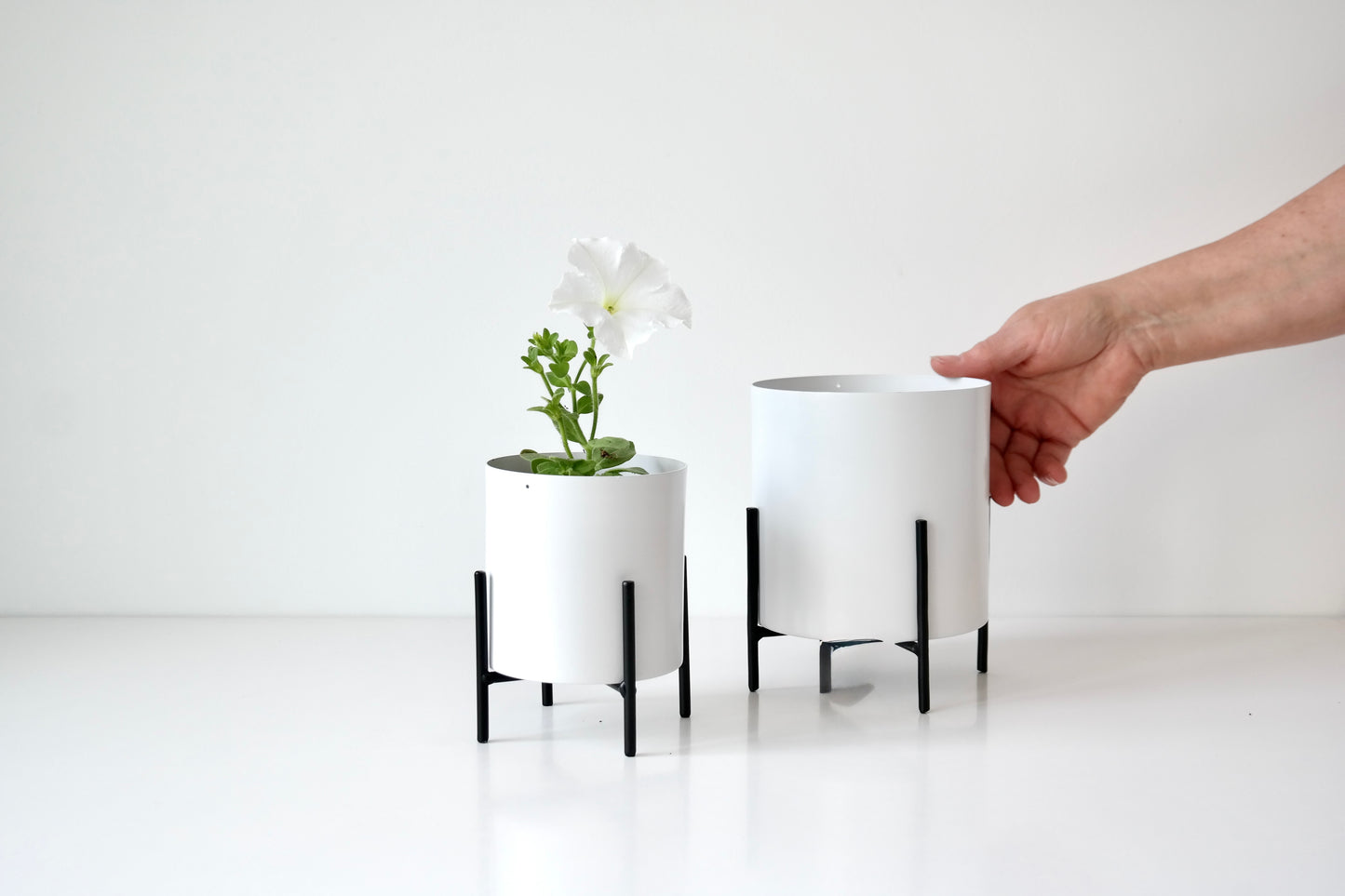 White Metal Planter with Stand