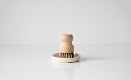 Dish Brush & Ceramic Rest – Speckled White